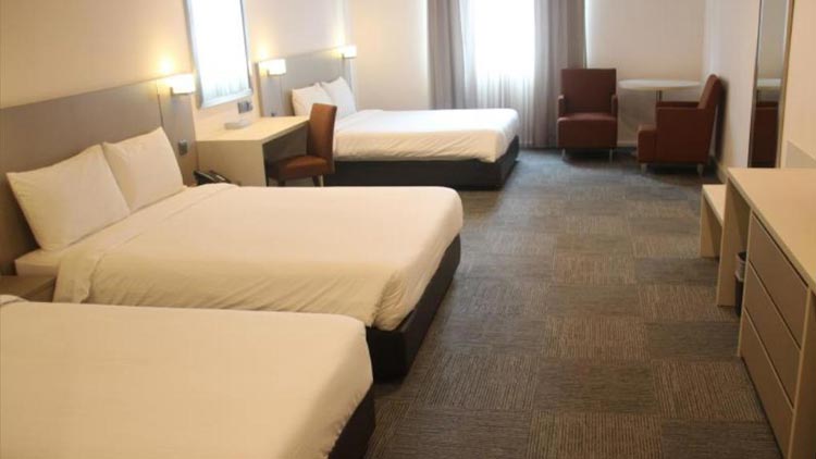 khách sạn dành cho gia đình ở singapore giá rẻ strand hotel