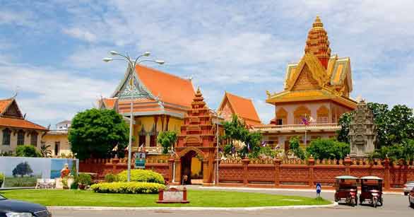 khách sạn giá rẻ ở phnome penh campuchia gần Chùa Wat Ounalom