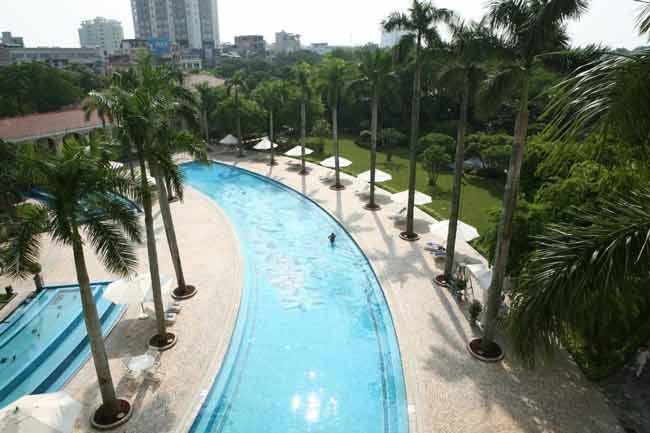 hồ bơi ngoài trời tại khách sạn daewoo hà nội