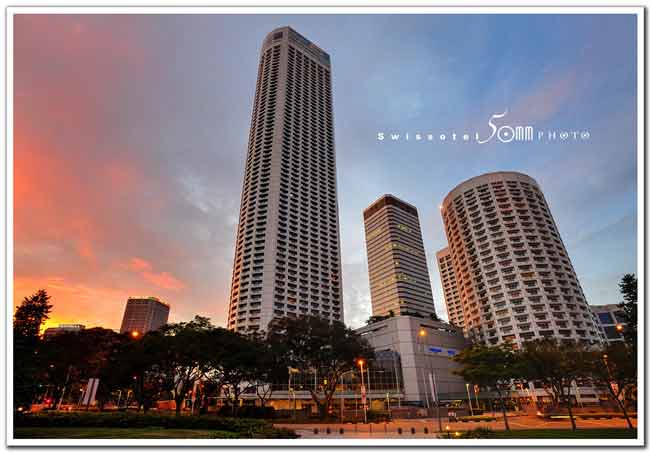 khách sạn gần marina bay sands skypark nên đặt Swissotel The Stamford, Singapore