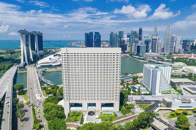 khách sạn gần marina bay sands skypark nên đặt The Ritz - Carlton, Millenia Singapore